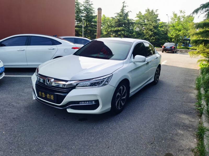 青岛16年本田雅阁3