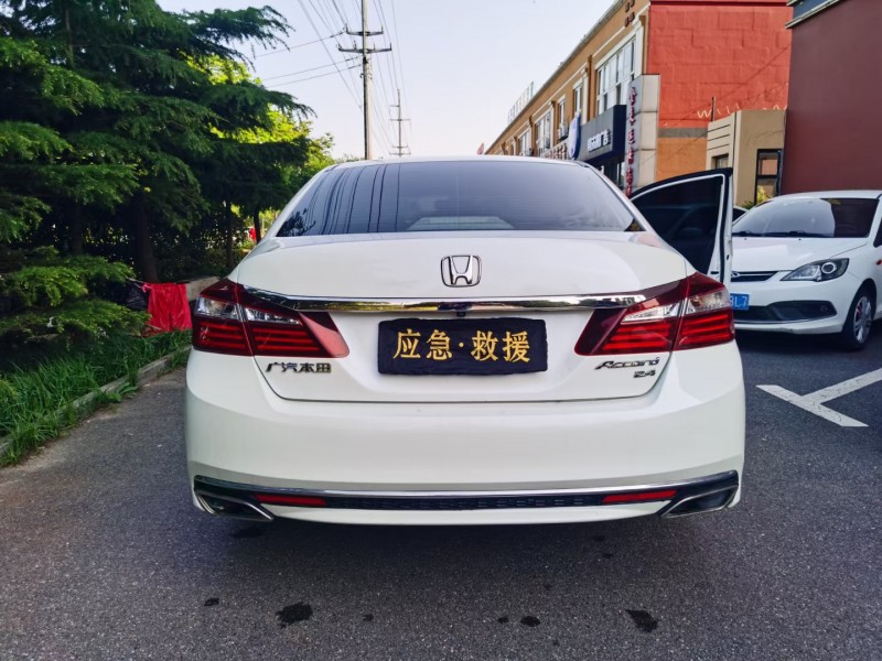 青岛16年本田雅阁4