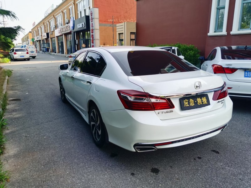 青岛16年本田雅阁5