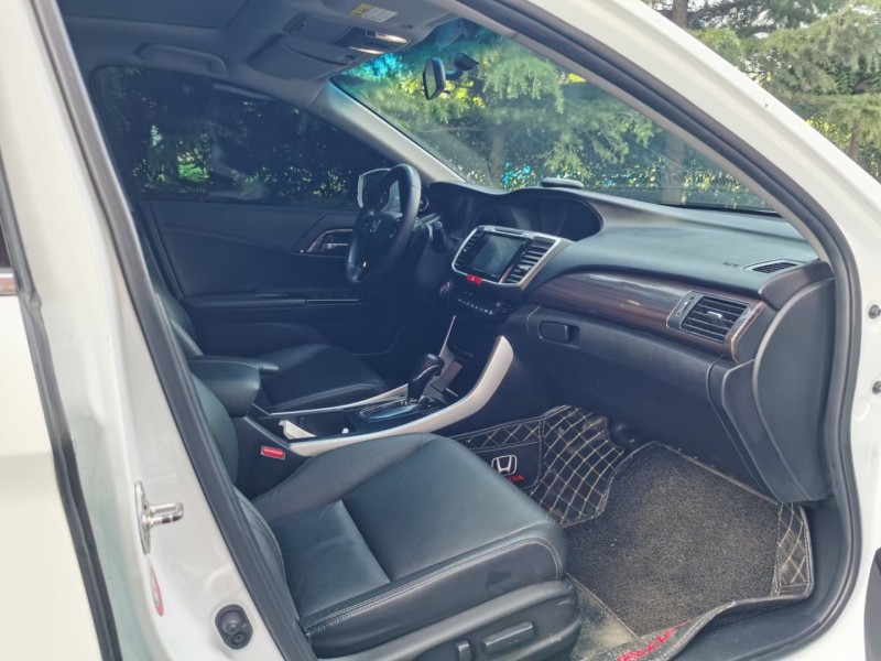 青岛16年本田雅阁9