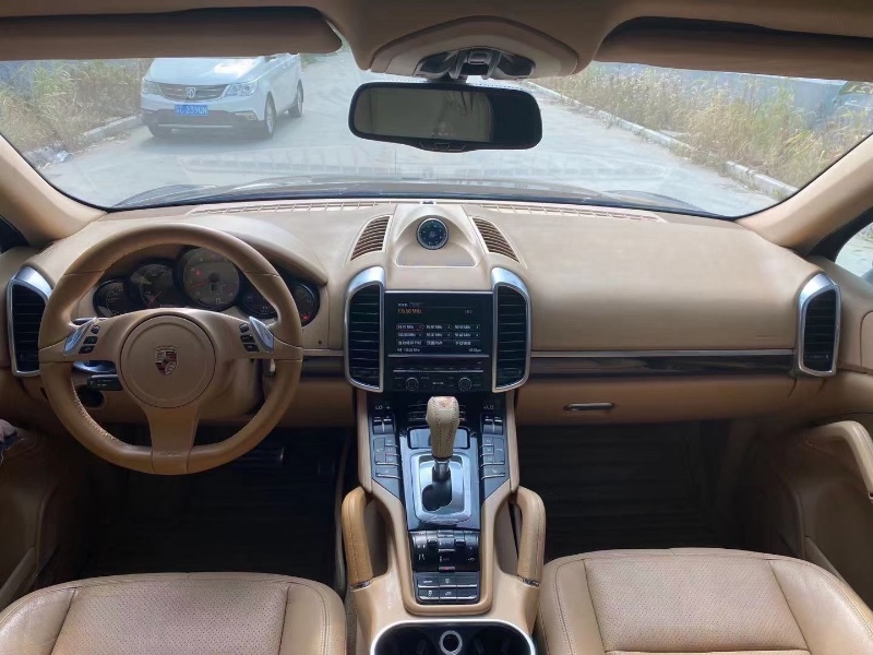 徐州12年保时捷卡宴1