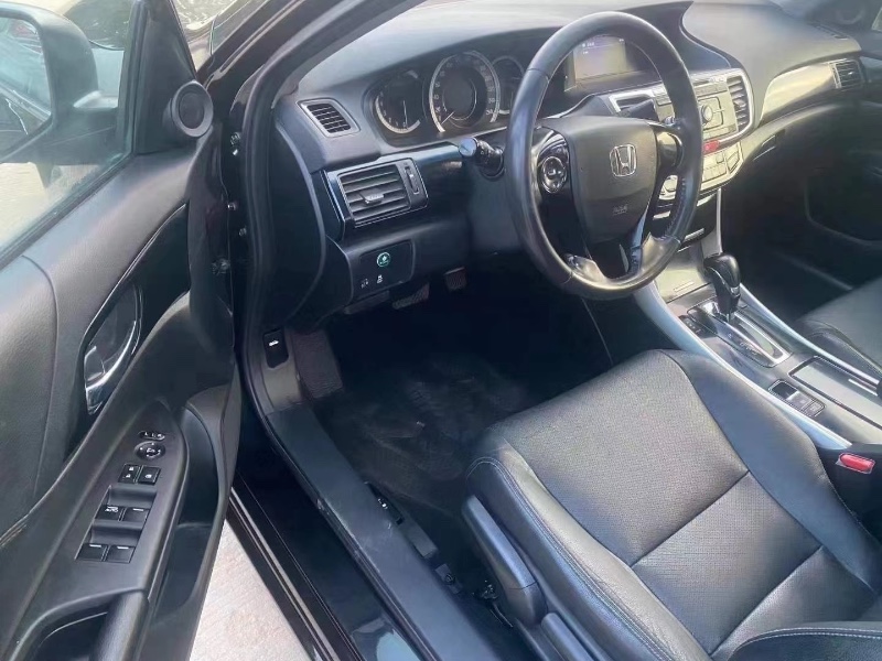 保定17年本田雅阁1