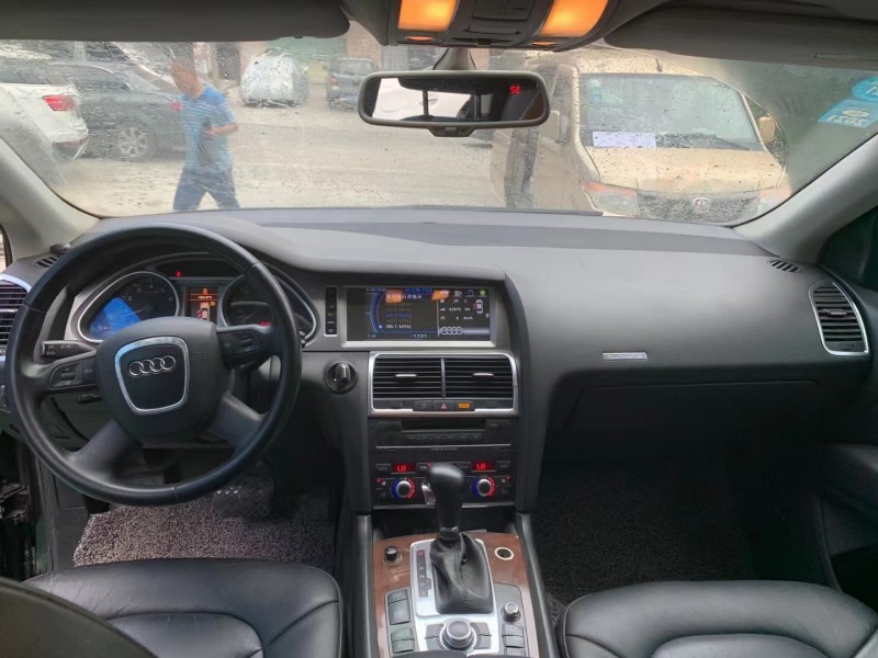 广州10年奥迪Q73