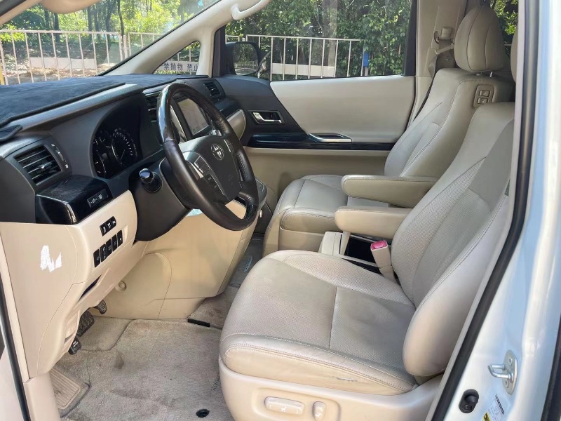 深圳13年丰田埃尔法5