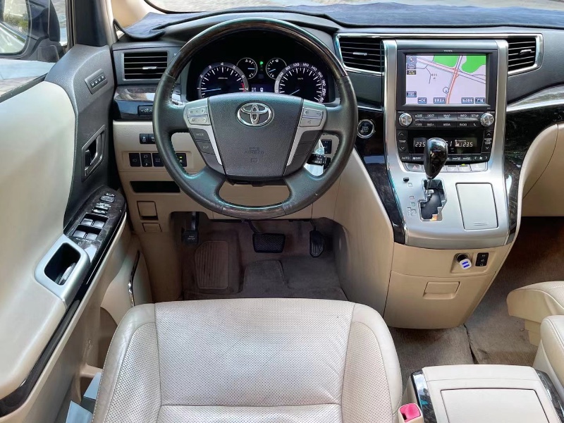 深圳13年丰田埃尔法9