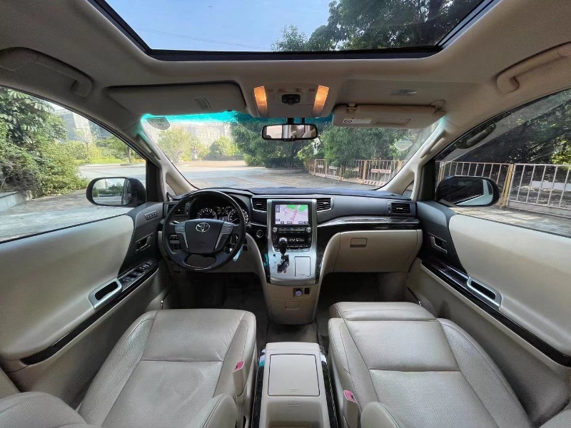 深圳13年丰田埃尔法4