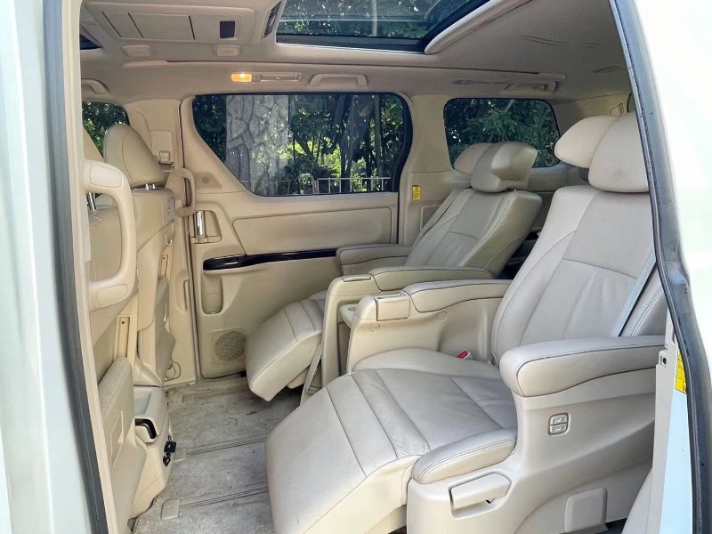 深圳13年丰田埃尔法2