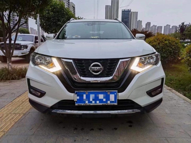 黃石18年日產奇駿1