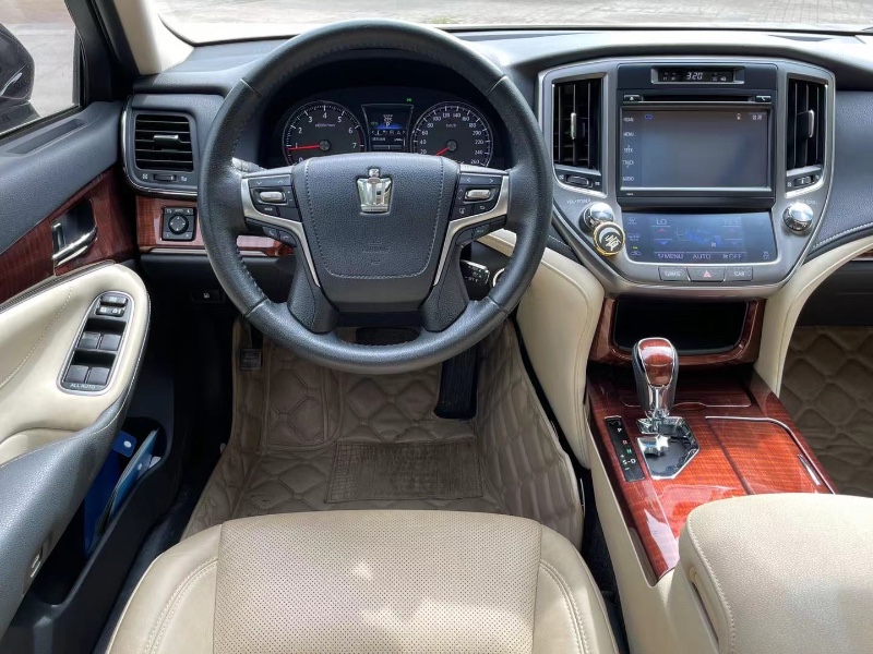 深圳17年丰田皇冠5