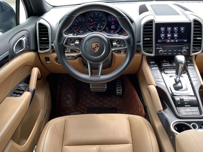 深圳18年保时捷卡宴1