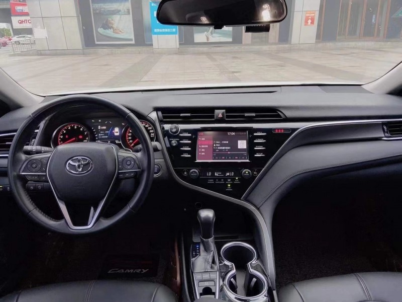 武汉18年丰田凯美瑞4