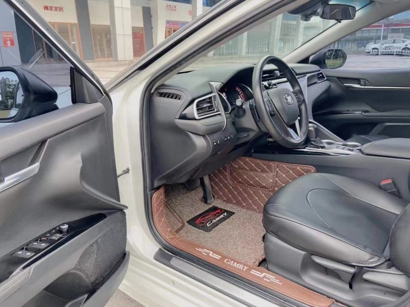 武汉18年丰田凯美瑞5