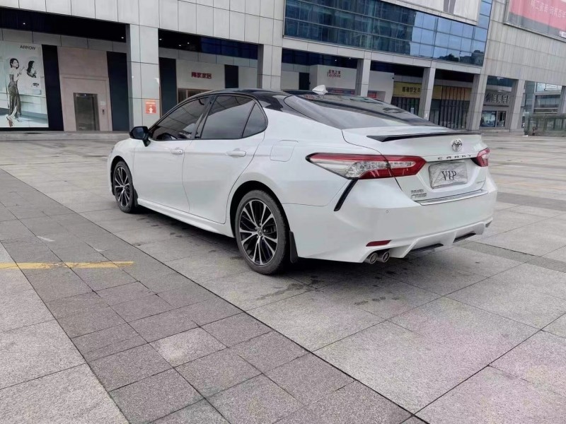 武汉18年丰田凯美瑞7