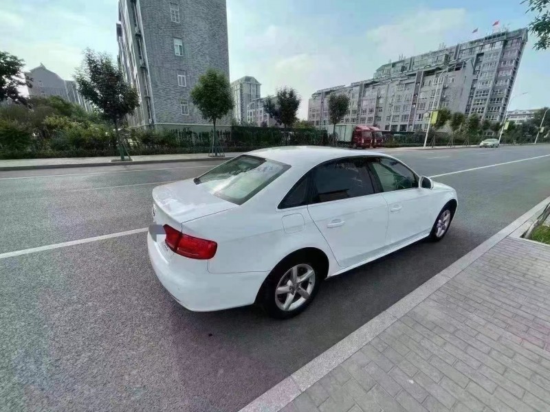 泰安12年奧迪A4L8