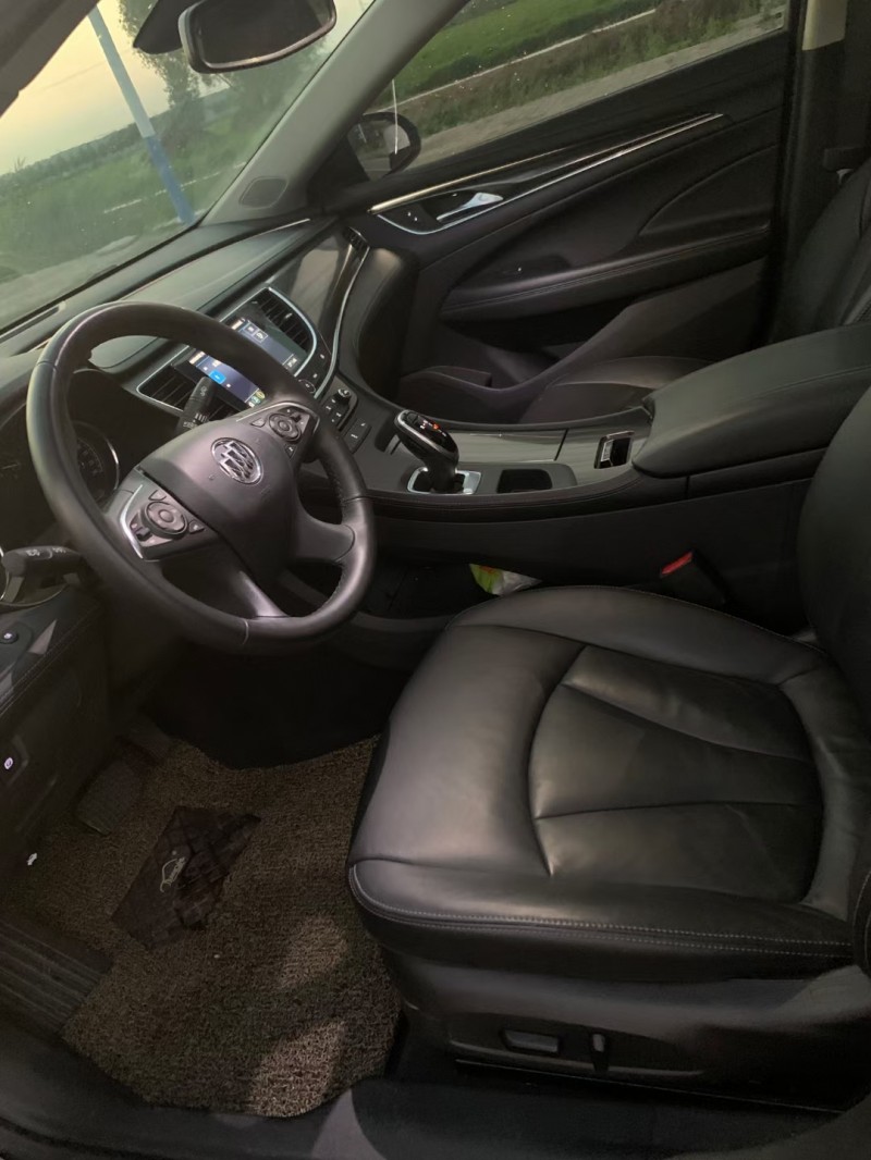 徐州20年别克君越6