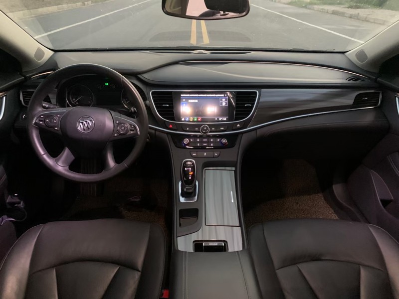 徐州20年别克君越5