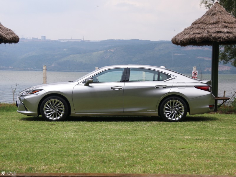 成都19年克莱斯勒300M7