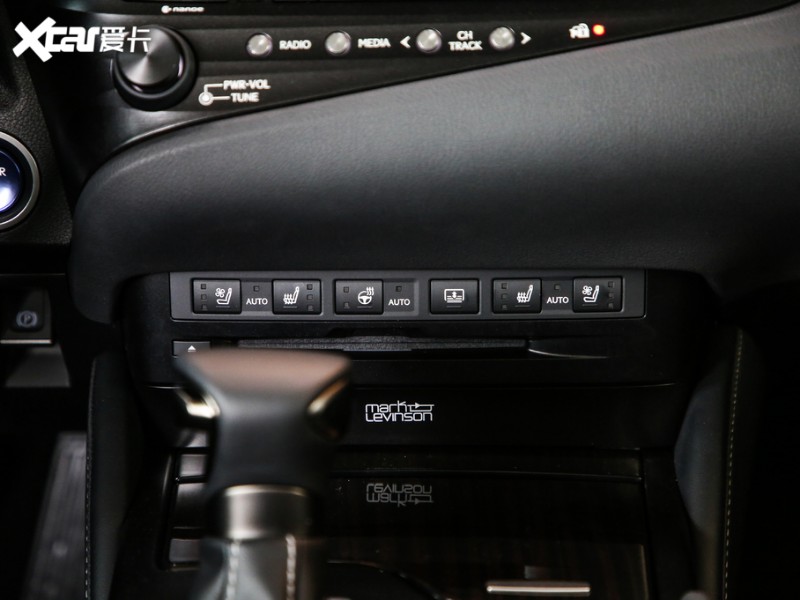 成都19年克莱斯勒300M3