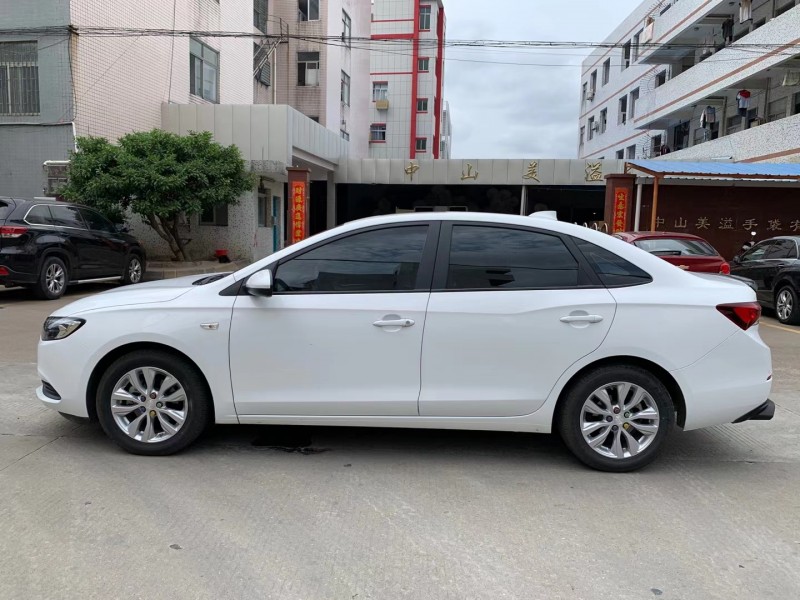 中山19年别克英朗8