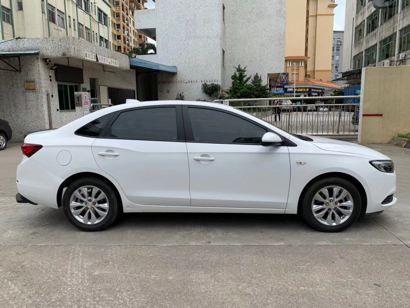 中山19年别克英朗7