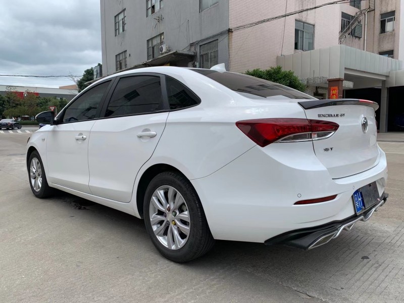 中山19年别克英朗4