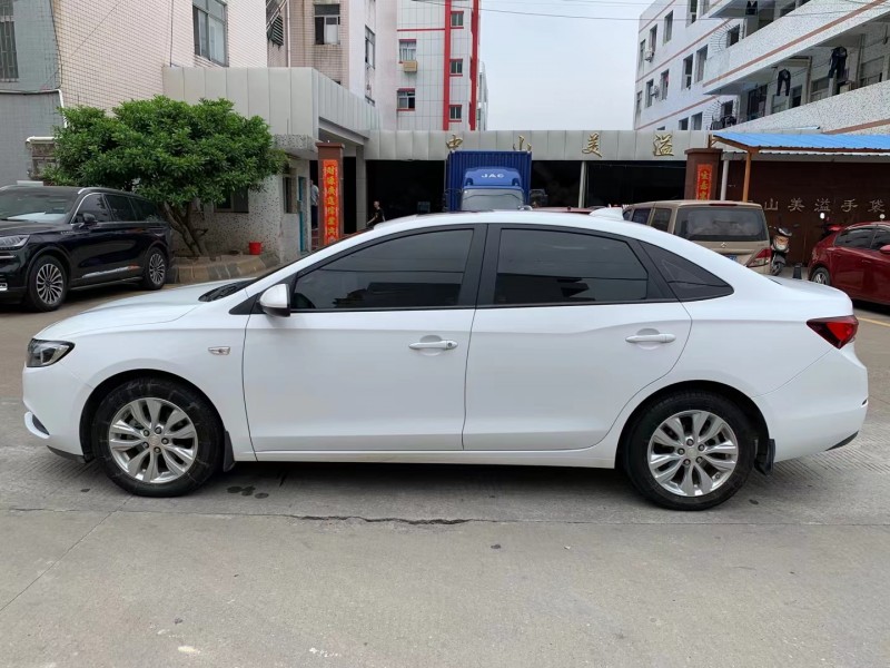 中山19年别克英朗2