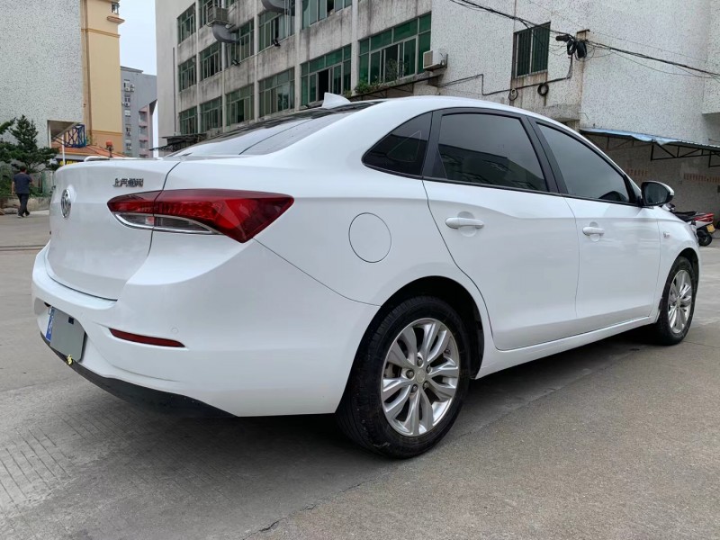 中山19年别克英朗5