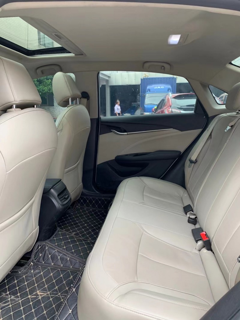 中山19年别克英朗7