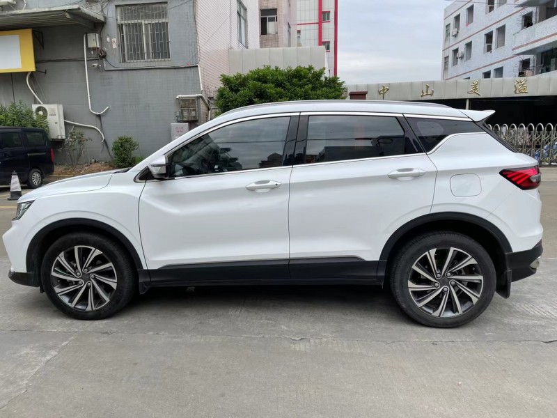 中山19年吉利缤越8