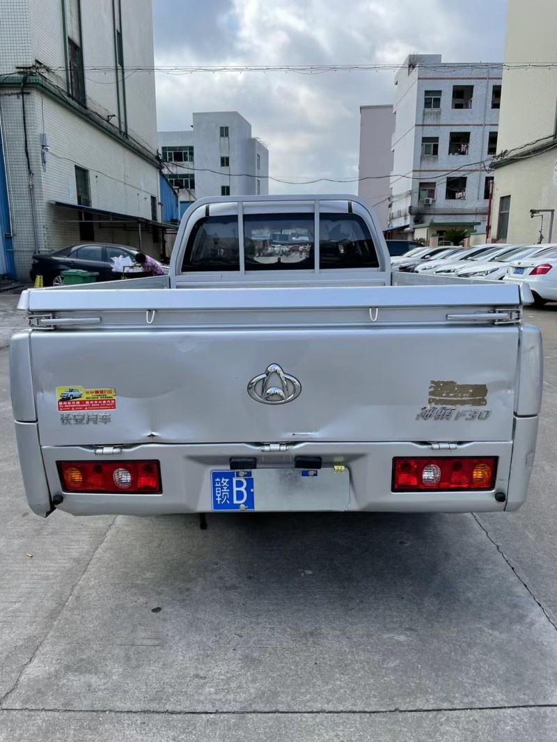 中山20年长安汽车神骐F303