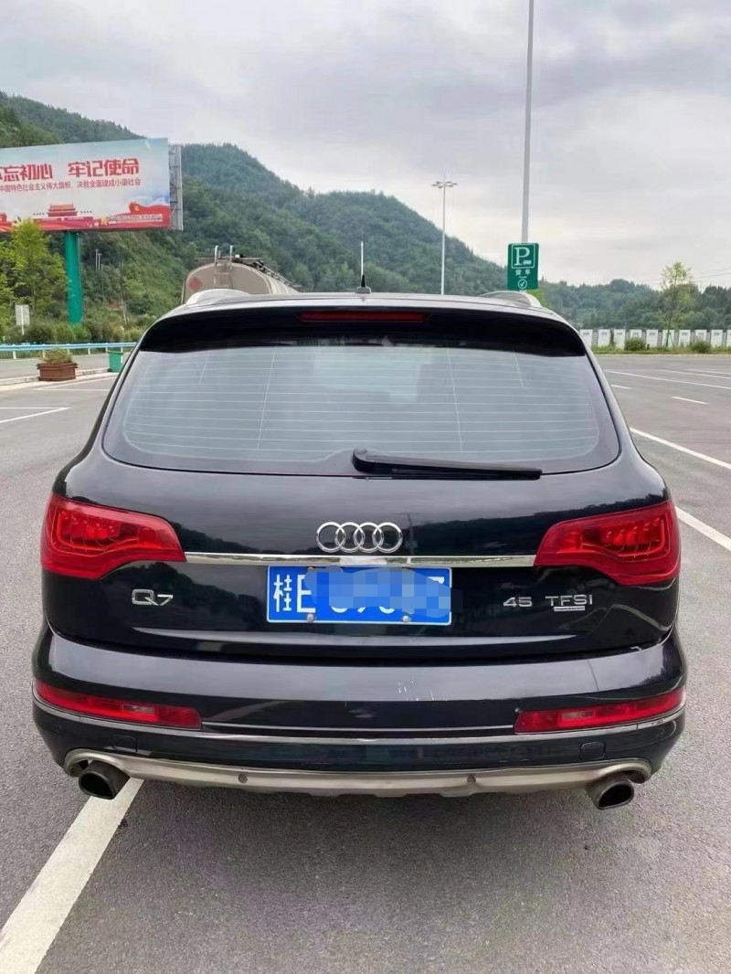 重慶13年奧迪Q76