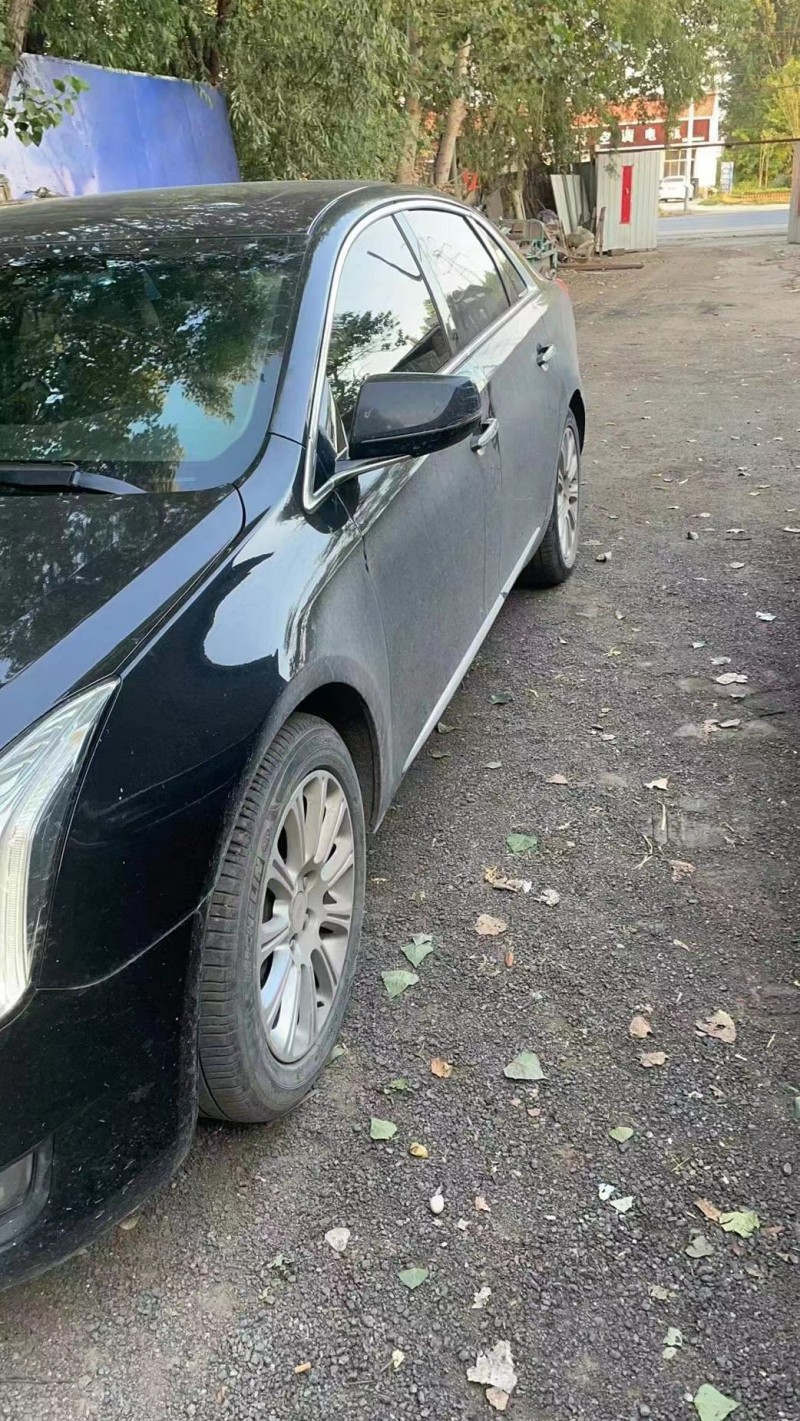 济宁13年凯迪拉克XTS3