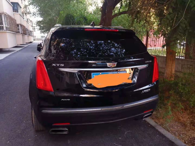 伊犁19年凱迪拉克XT54