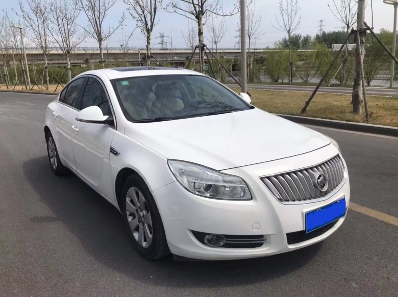 青岛12年别克君威7