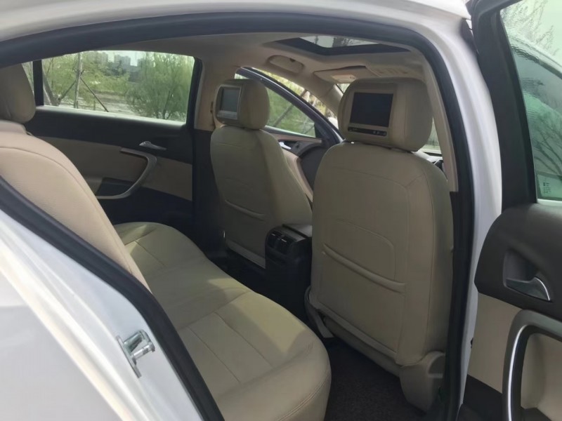 青岛12年别克君威1