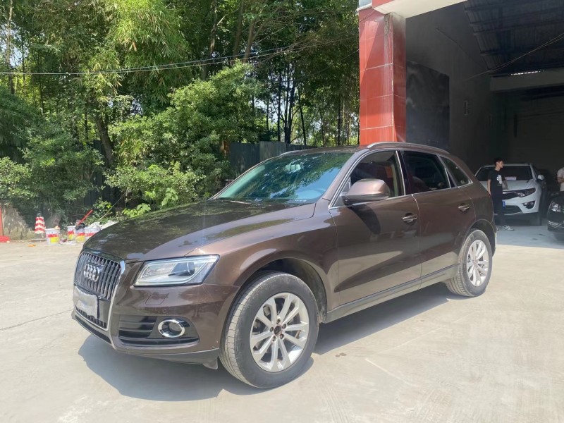 成都15年奥迪Q58