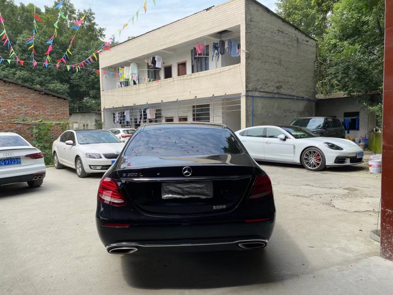 成都19年奔驰E9
