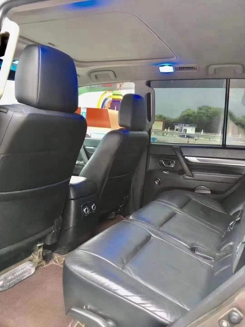 成都10年三菱帕杰罗3