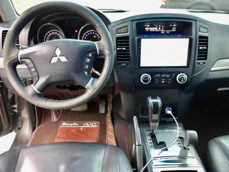 成都10年三菱帕杰罗6