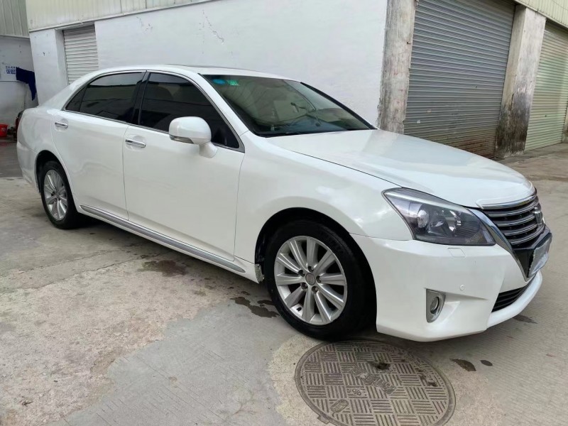 广州抵押车14年丰田皇冠出售