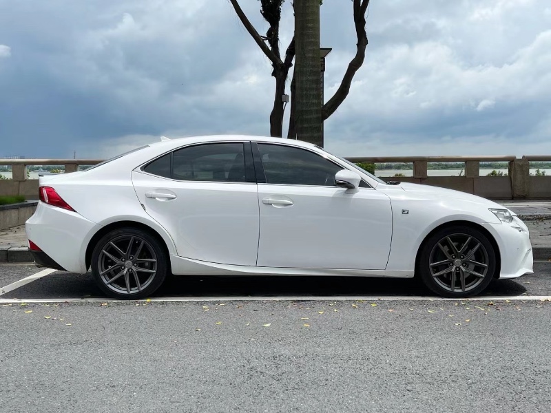 佛山16年雷克萨斯IS8