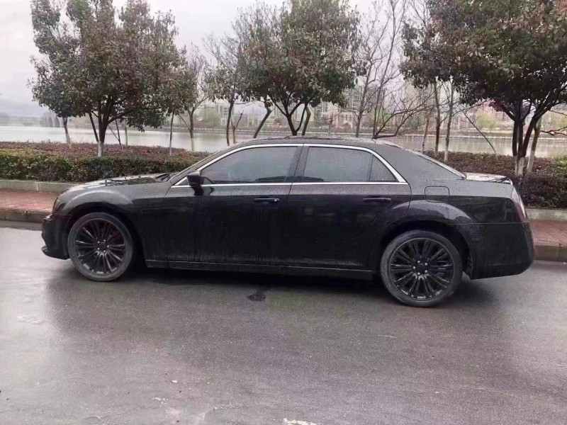 重慶13年克萊斯勒300C1