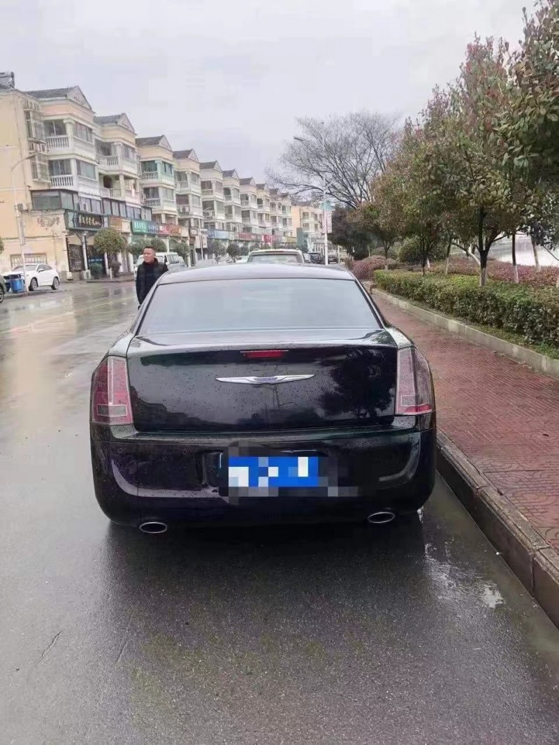 重慶13年克萊斯勒300C5