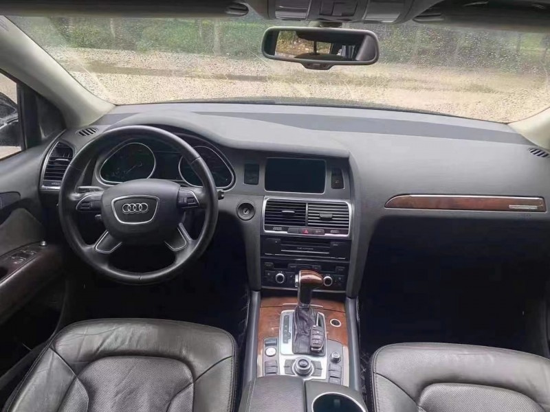 济宁12年奥迪Q75