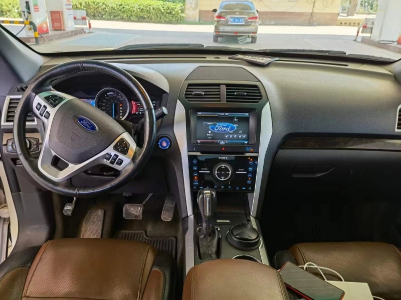 保定13年福特探险者5