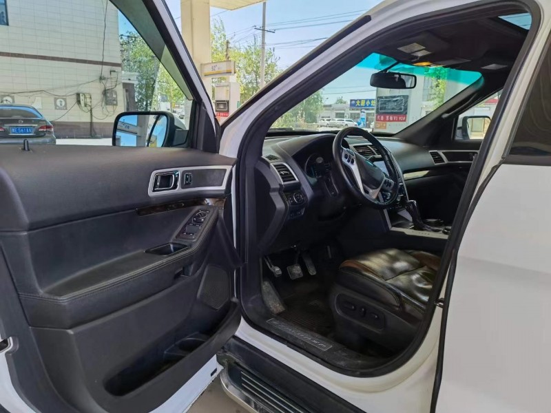 保定13年福特探险者4