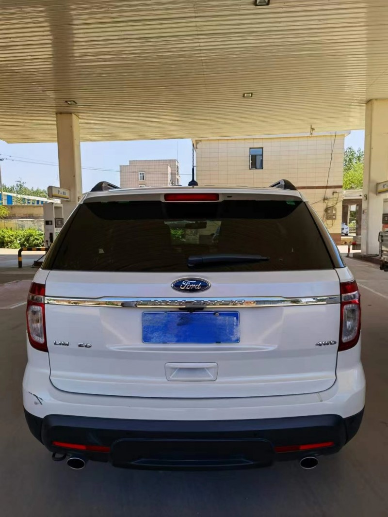 保定13年福特探险者8