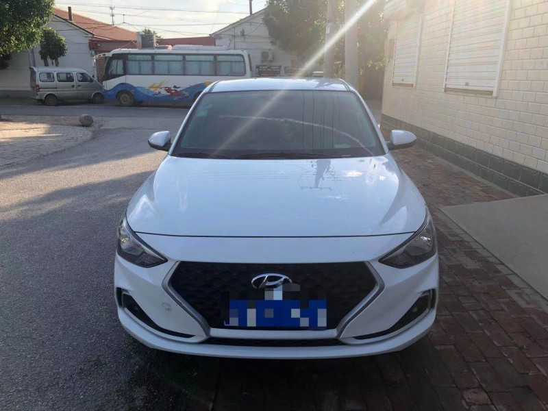 保定19年现代悦动1