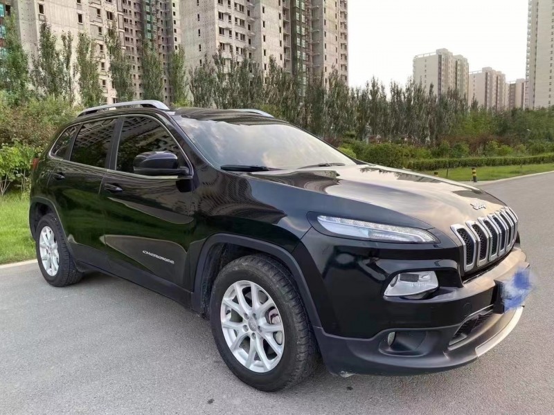邯鄲17年Jeep自由光2