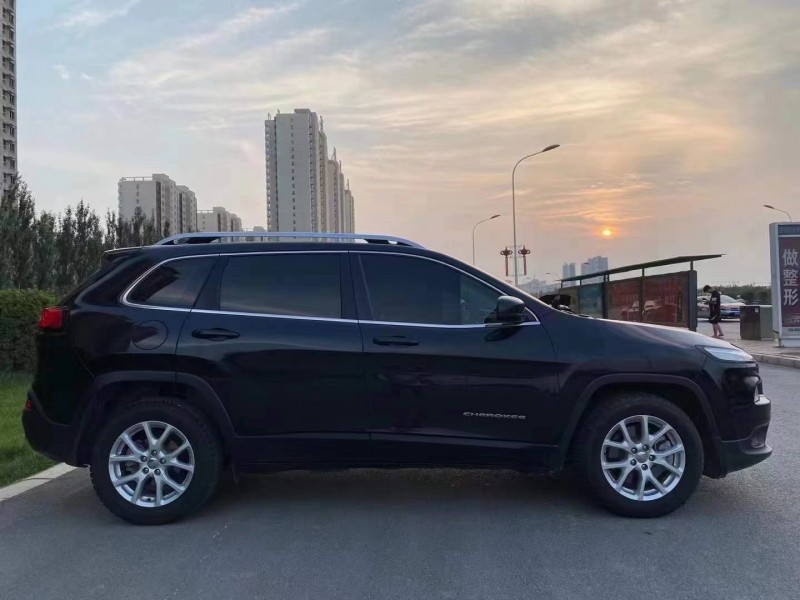 邯鄲17年Jeep自由光8